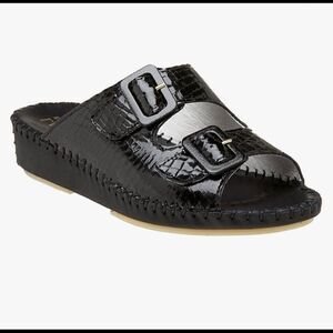 La Plume Jen Black Leather Embossed Sandals Size 40, US 9